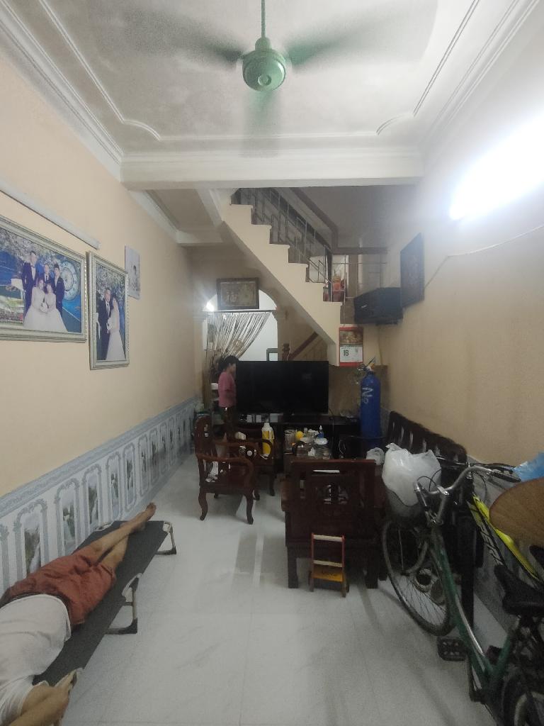 Bán nhà Khương Trung - diện tích 23,5m2 3 tầng - Lô góc nhà chủ tự xây cũ nhưng chắc chắn - giá 3,8 tỷ