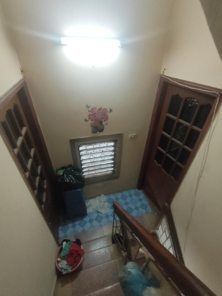 Bán nhà Khương Trung - diện tích 23,5m2 3 tầng - Lô góc nhà chủ tự xây cũ nhưng chắc chắn - giá 3,8 tỷ