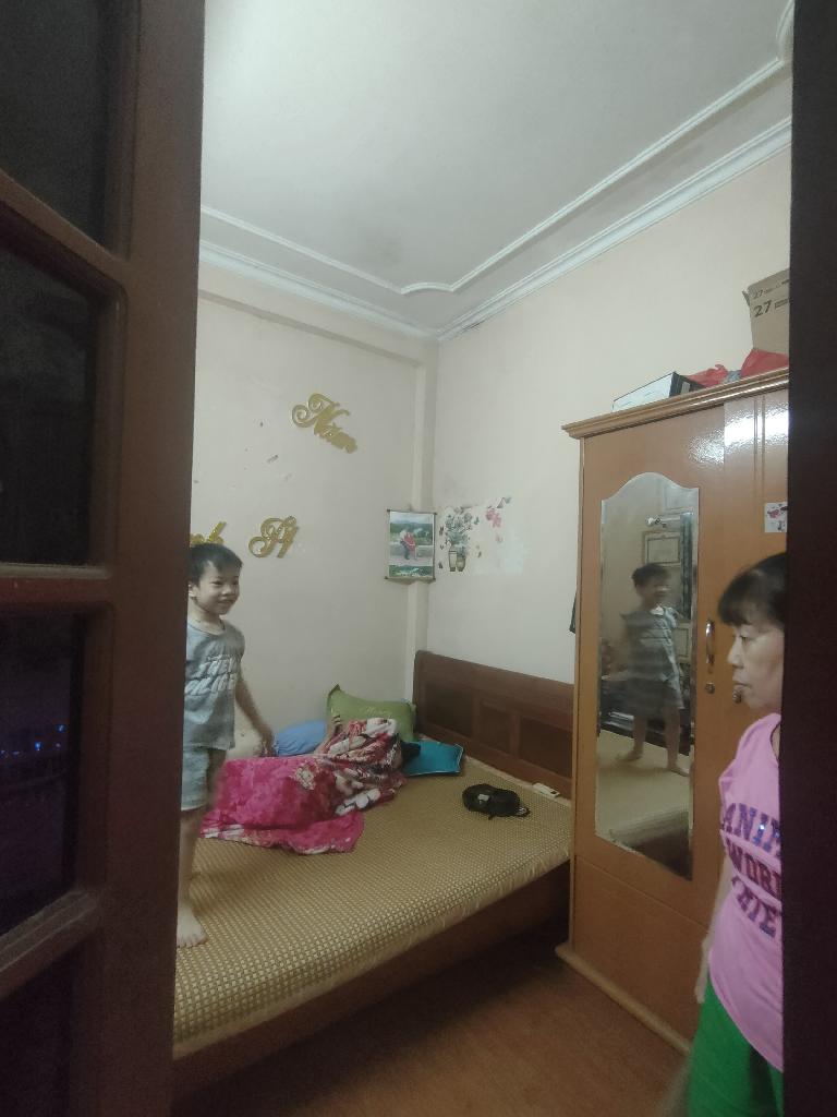 Bán nhà Khương Trung - diện tích 23,5m2 3 tầng - Lô góc nhà chủ tự xây cũ nhưng chắc chắn - giá 3,8 tỷ