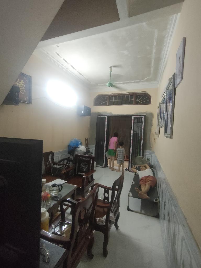 Bán nhà Khương Trung - diện tích 23,5m2 3 tầng - Lô góc nhà chủ tự xây cũ nhưng chắc chắn - giá 3,8 tỷ