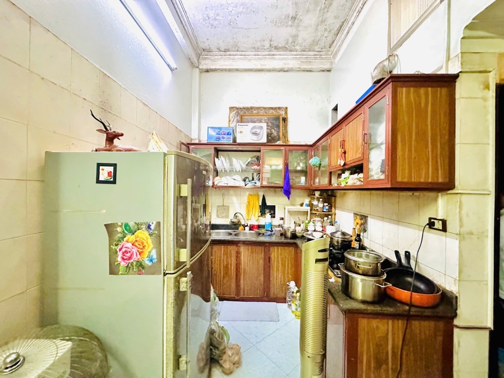 Bán nhà Chùa Quỳnh - diện tích 43m2 5 tầng - Ô tô dừng đỗ vỉa hè - giá 23 tỷ