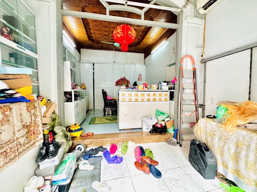 Bán nhà Chùa Quỳnh - diện tích 43m2 5 tầng - Ô tô dừng đỗ vỉa hè - giá 23 tỷ