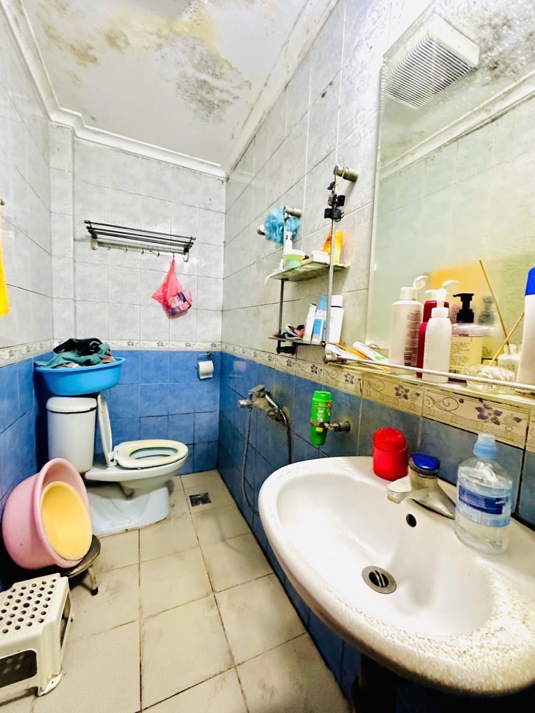 Bán nhà Chùa Quỳnh - diện tích 43m2 5 tầng - Ô tô dừng đỗ vỉa hè - giá 23 tỷ