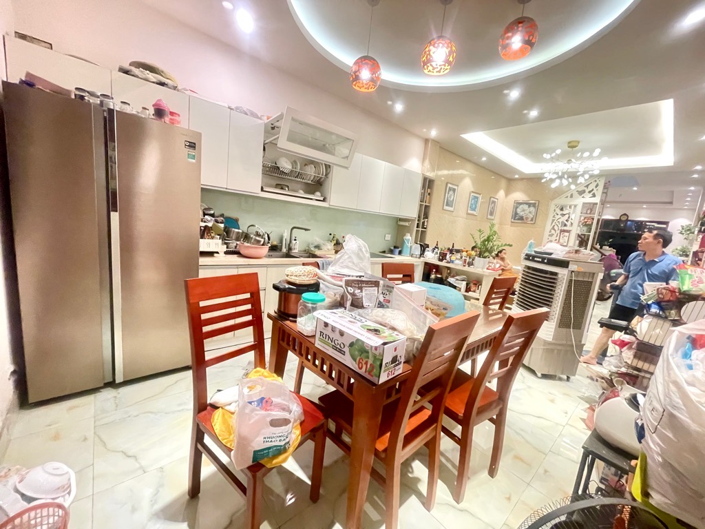 Bán nhà Hoàng Mai - diện tích 106m2 3 tầng - Ngõ to ô tô - giá 15,9 tỷ