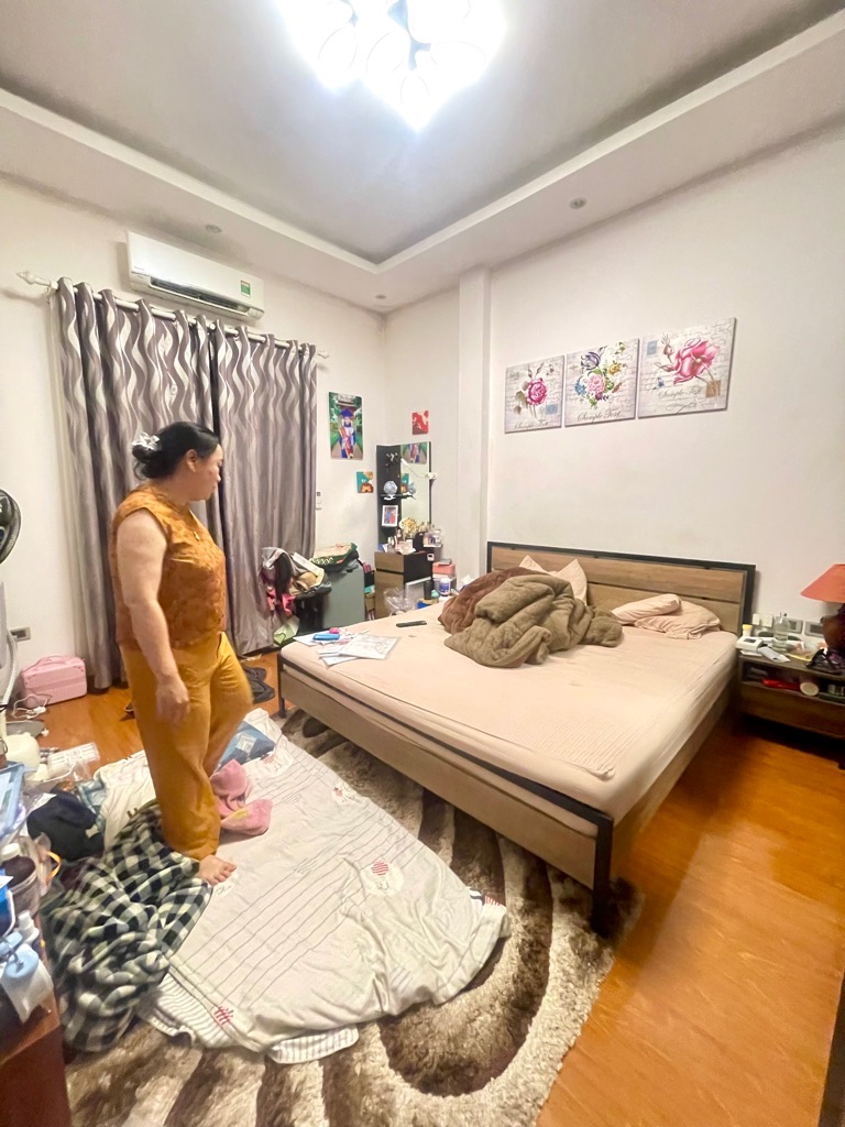 Bán nhà Hoàng Mai - diện tích 106m2 3 tầng - Ngõ to ô tô - giá 15,9 tỷ