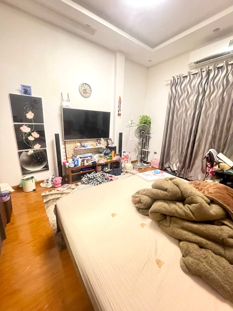 Bán nhà Hoàng Mai - diện tích 106m2 3 tầng - Ngõ to ô tô - giá 15,9 tỷ