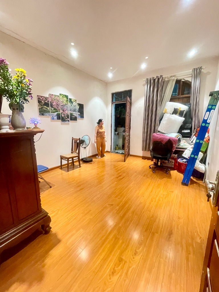 Bán nhà Hoàng Mai - diện tích 106m2 3 tầng - Ngõ to ô tô - giá 15,9 tỷ