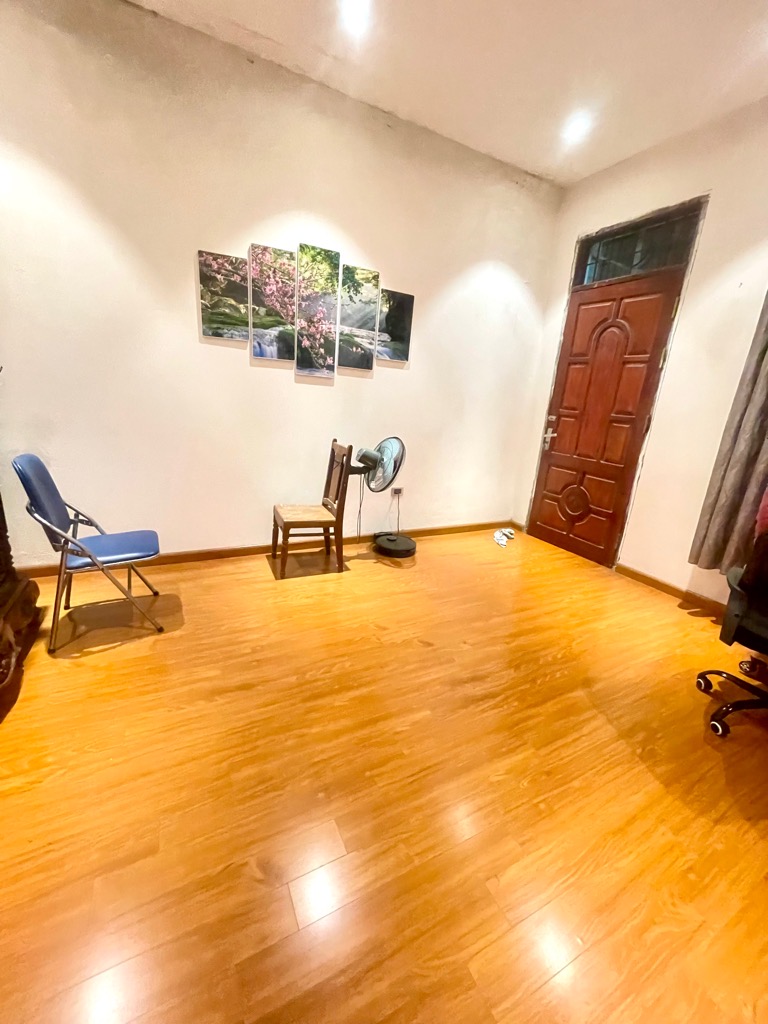 Bán nhà Hoàng Mai - diện tích 106m2 3 tầng - Ngõ to ô tô - giá 15,9 tỷ