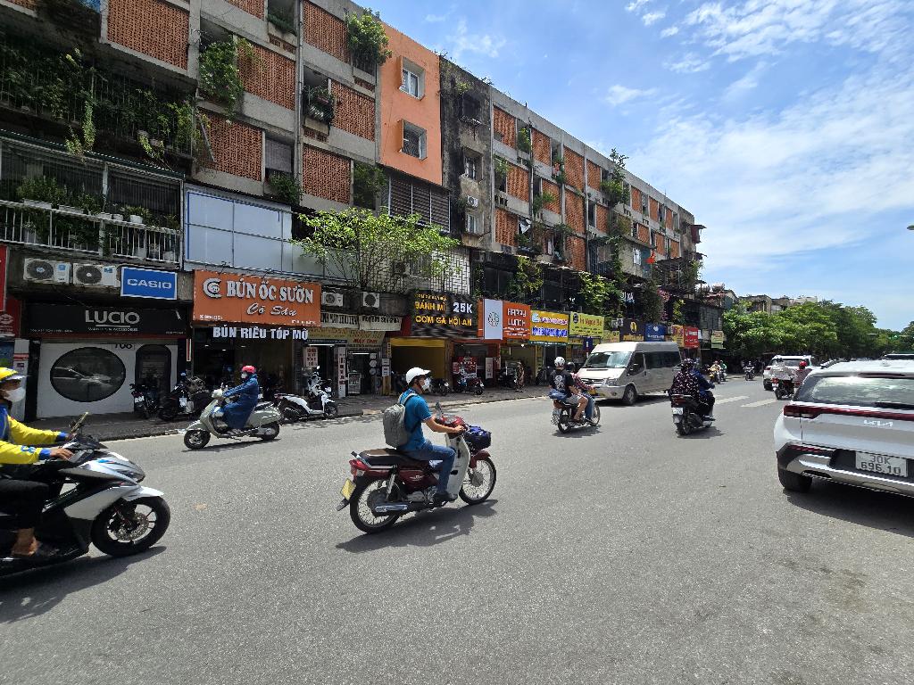 Bán nhà Tôn Thất Tùng - diện tích 51m2 1 tầng - Mặt phố kinh doanh bất chấp - giá 10,8 tỷ