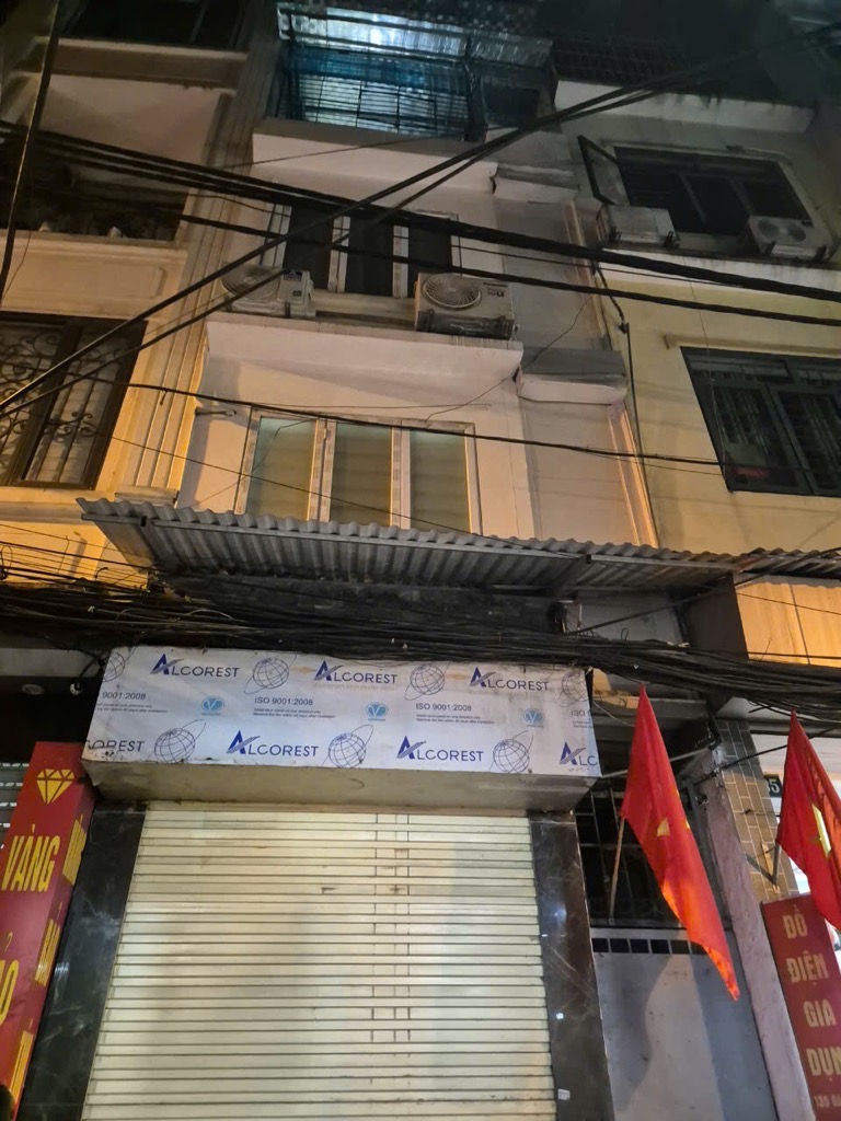 Bán nhà Giáp Bát - diện tích 49m2 4 tầng - Mặt phố kinh doanh đỉnh - giá 14 tỷ