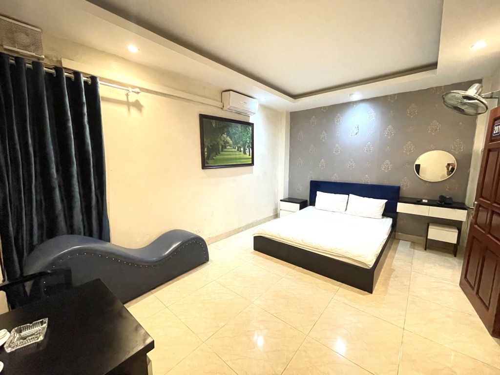 Bán nhà Hoàng Cầu - diện tích 57m2 8 tầng - HOTEL 8 TẦNG - THANG MÁY - NGÕ THÔNG Ô TÔ - giá 24,5 tỷ