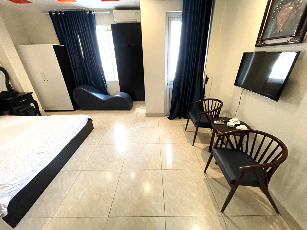Bán nhà Hoàng Cầu - diện tích 57m2 8 tầng - HOTEL 8 TẦNG - THANG MÁY - NGÕ THÔNG Ô TÔ - giá 24,5 tỷ