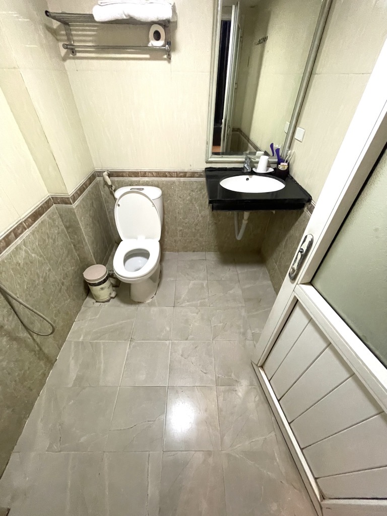 Bán nhà Hoàng Cầu - diện tích 57m2 8 tầng - HOTEL 8 TẦNG - THANG MÁY - NGÕ THÔNG Ô TÔ - giá 24,5 tỷ