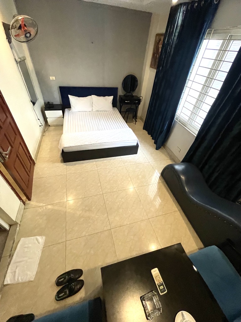 Bán nhà Hoàng Cầu - diện tích 57m2 8 tầng - HOTEL 8 TẦNG - THANG MÁY - NGÕ THÔNG Ô TÔ - giá 24,5 tỷ