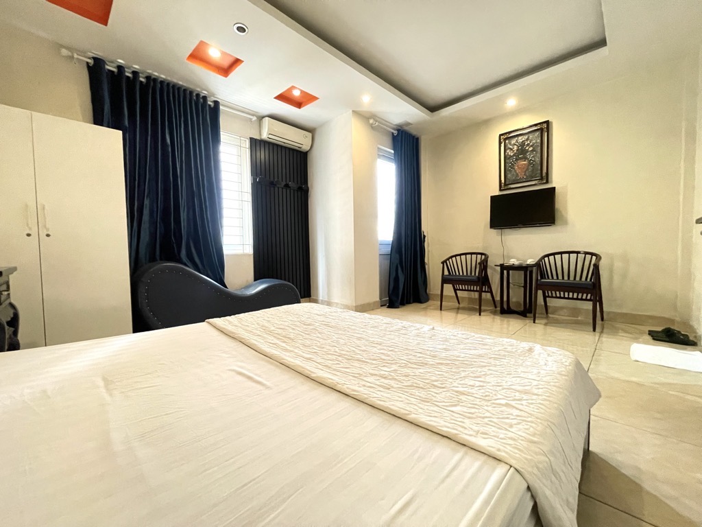 Bán nhà Hoàng Cầu - diện tích 57m2 8 tầng - HOTEL 8 TẦNG - THANG MÁY - NGÕ THÔNG Ô TÔ - giá 24,5 tỷ