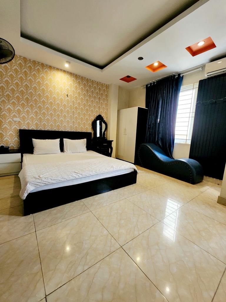 Bán nhà Hoàng Cầu - diện tích 57m2 8 tầng - HOTEL 8 TẦNG - THANG MÁY - NGÕ THÔNG Ô TÔ - giá 24,5 tỷ