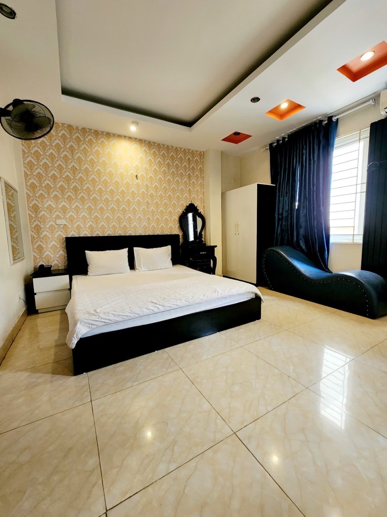 Bán nhà Hoàng Cầu - diện tích 57m2 8 tầng - HOTEL 8 TẦNG - THANG MÁY - NGÕ THÔNG Ô TÔ - giá 24,5 tỷ