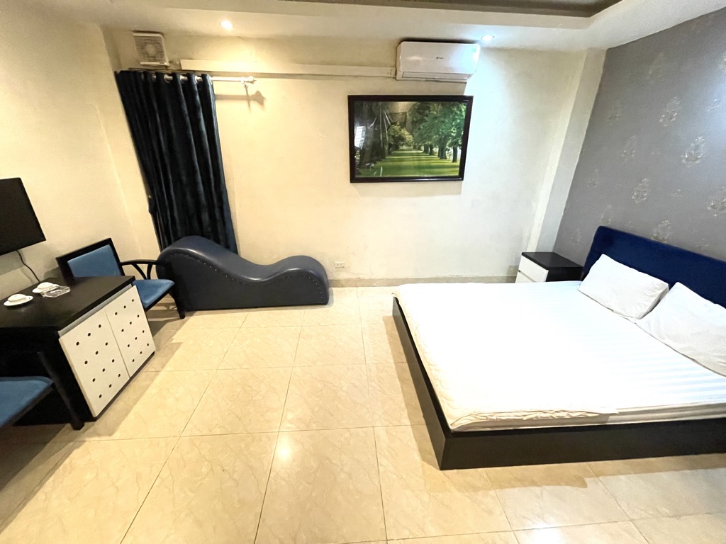 Bán nhà Hoàng Cầu - diện tích 57m2 8 tầng - HOTEL 8 TẦNG - THANG MÁY - NGÕ THÔNG Ô TÔ - giá 24,5 tỷ