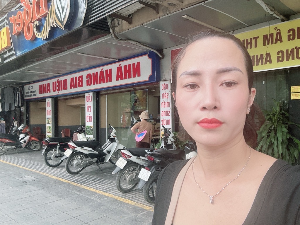 Bán nhà Quỳnh Mai - diện tích 140m2 1 tầng - Nhà 2 mặt đường, ô tô đỗ thoải mái - giá 9,9 tỷ