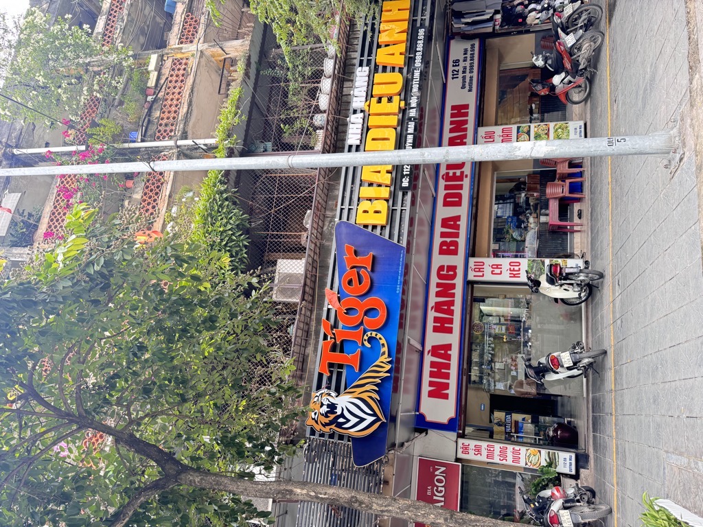 Bán nhà Quỳnh Mai - diện tích 140m2 1 tầng - Nhà 2 mặt đường, ô tô đỗ thoải mái - giá 9,9 tỷ