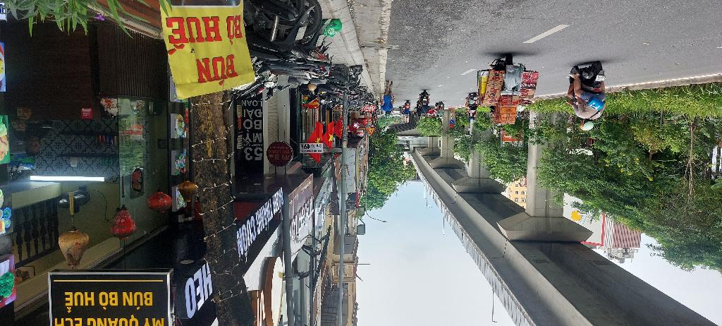 Bán nhà Hoàng Cầu - diện tích 26.8m2 3 tầng - Mặt phố lớn, kinh doanh sầm uất - giá 12 tỷ