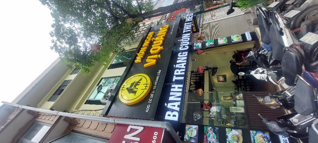 Bán nhà Hoàng Cầu - diện tích 26.8m2 3 tầng - Mặt phố lớn, kinh doanh sầm uất - giá 12 tỷ