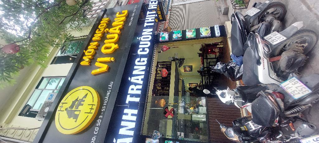 Bán nhà Hoàng Cầu - diện tích 26.8m2 3 tầng - Mặt phố lớn, kinh doanh sầm uất - giá 12 tỷ