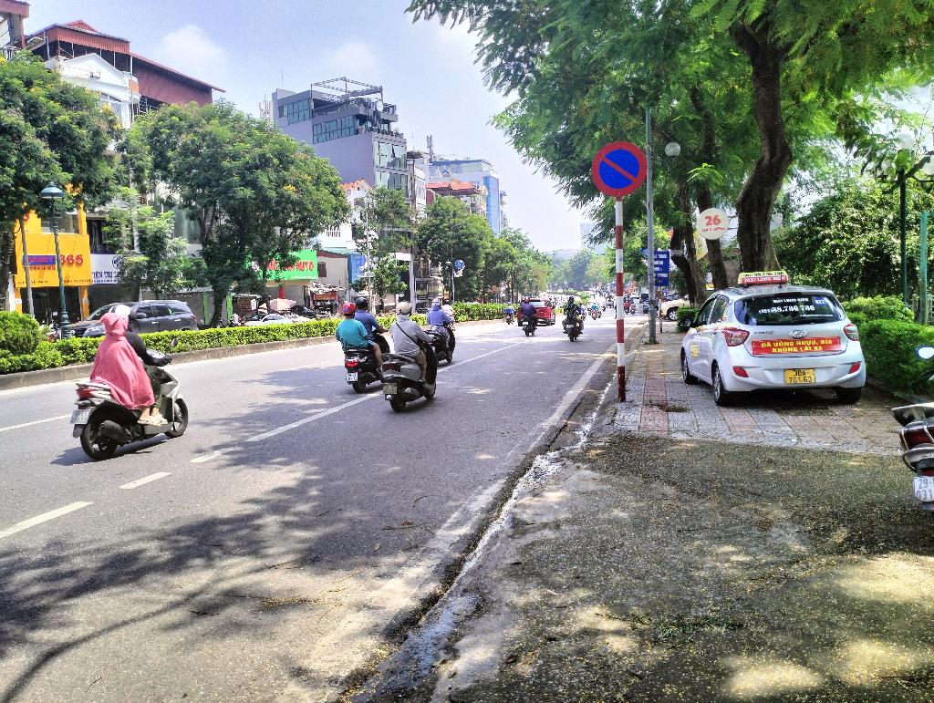 Bán nhà mặt phố Nguyễn Văn Cừ 957m2, mặt tiền 34m, Giá 103 tỷ