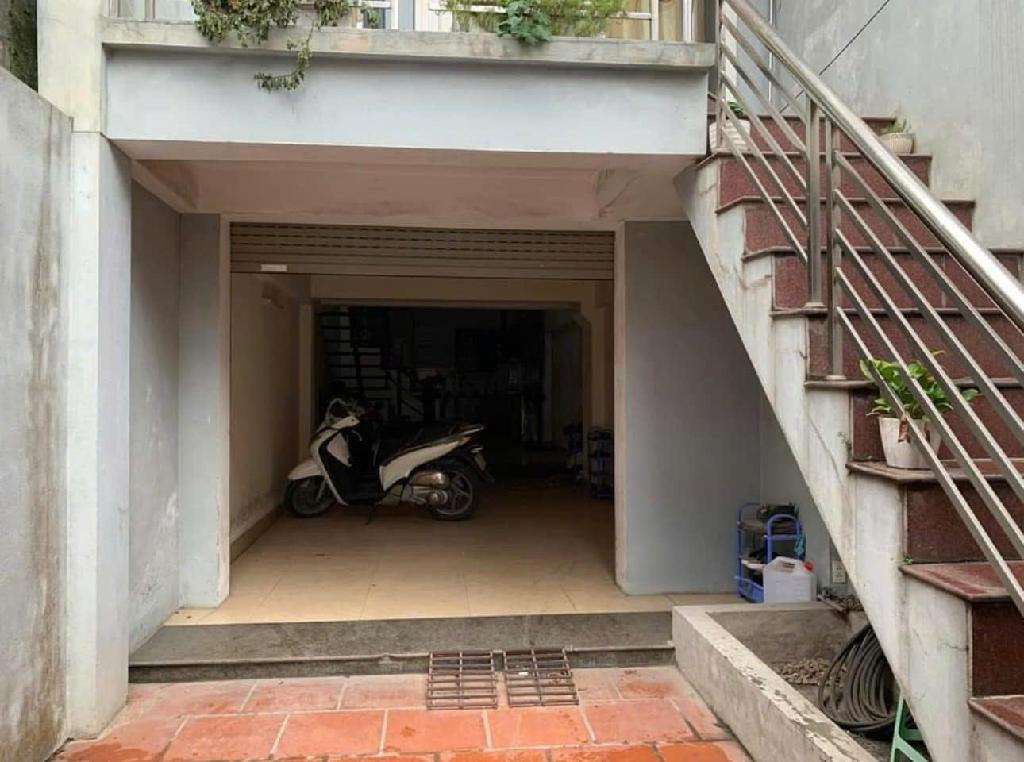 Bán nhà Giải Phóng - diện tích 60m2 6 tầng - Ngõ ô tô tránh - giá 17,8 tỷ