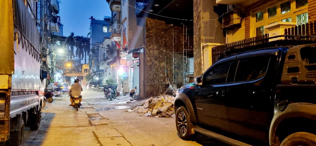 Bán nhà Giải Phóng - diện tích 60m2 6 tầng - Ngõ ô tô tránh - giá 17,8 tỷ