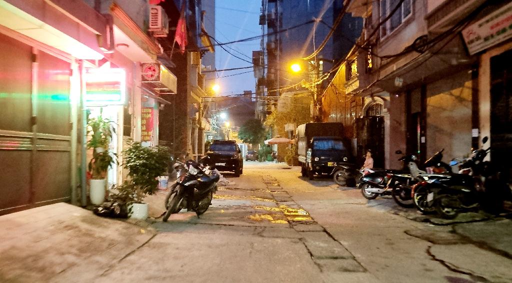 Bán nhà Giải Phóng - diện tích 60m2 6 tầng - Ngõ ô tô tránh - giá 17,8 tỷ