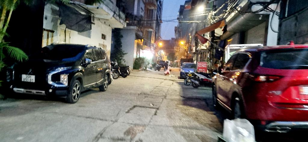 Bán nhà Giải Phóng - diện tích 60m2 6 tầng - Ngõ ô tô tránh - giá 17,8 tỷ