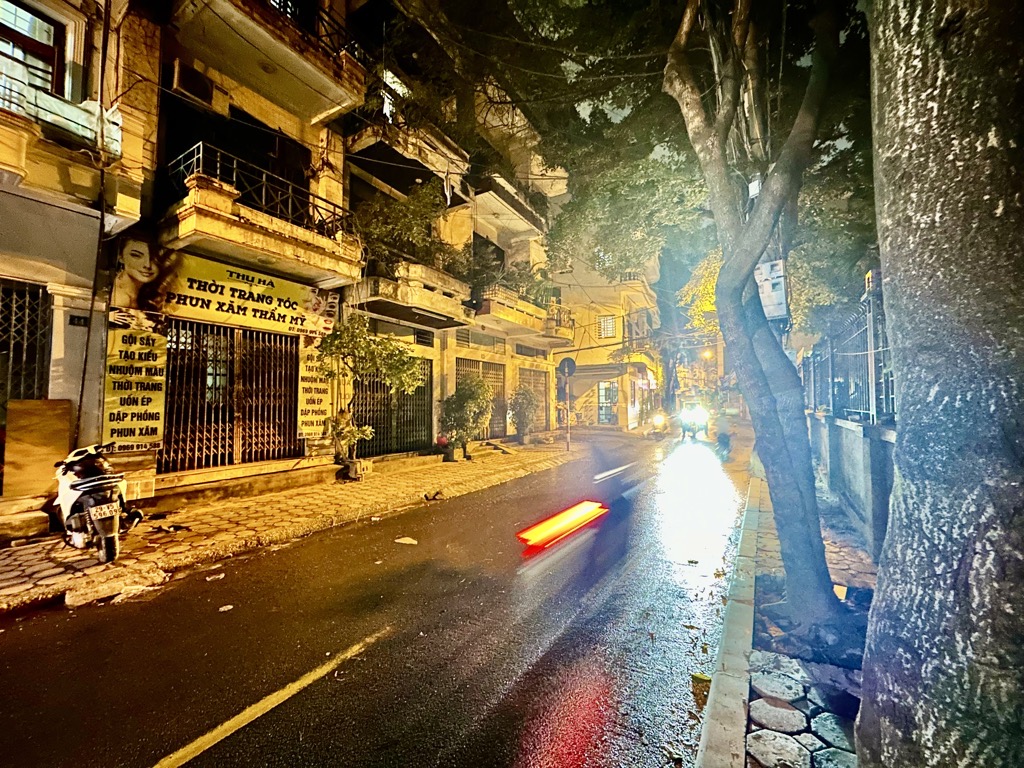 Bán nhà Nguyễn Văn Trỗi - diện tích 54m2 4 tầng - Mặt phố - giá 21,5 tỷ