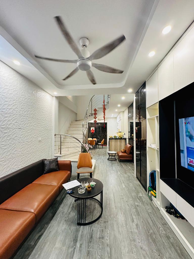 Bán nhà Nguyễn Xiển - diện tích 66.5m2 3 tầng - Ô tô vào nhà - giá 8,5 tỷ