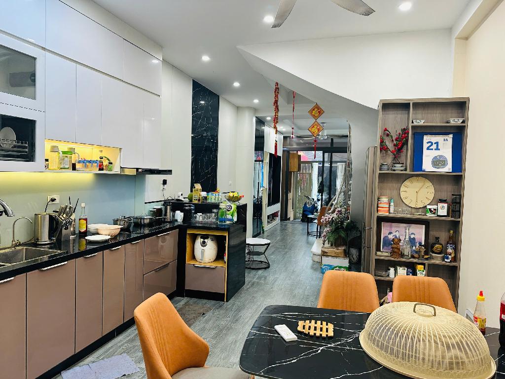 Bán nhà Nguyễn Xiển - diện tích 66.5m2 3 tầng - Ô tô vào nhà - giá 8,5 tỷ