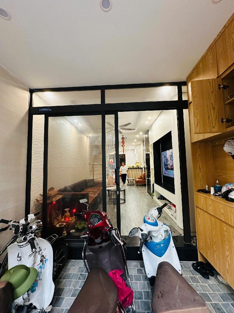 Bán nhà Nguyễn Xiển - diện tích 66.5m2 3 tầng - Ô tô vào nhà - giá 8,5 tỷ