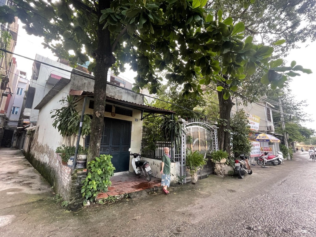 Bán nhà Giải Phóng - diện tích 196m2 1 tầng - Mặt tiền rộng - giá 15,8 tỷ