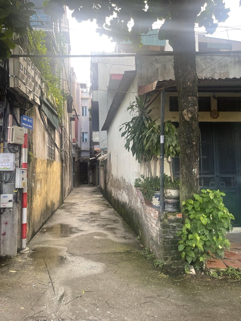 Bán nhà Giải Phóng - diện tích 196m2 1 tầng - Mặt tiền rộng - giá 15,8 tỷ