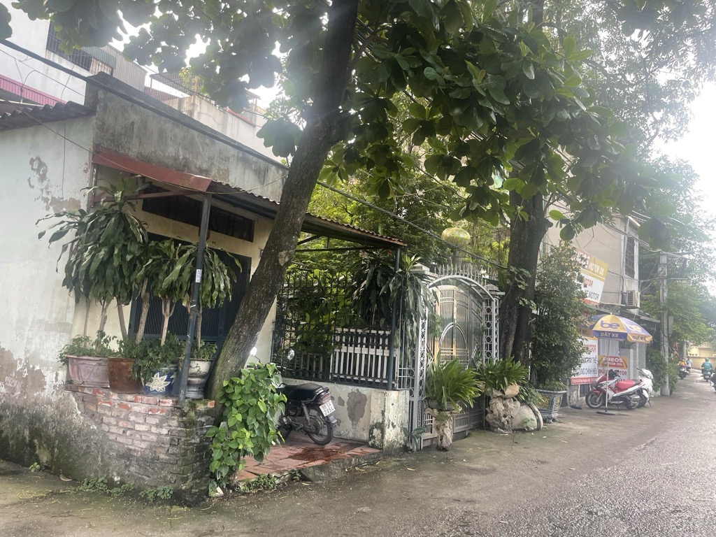 Bán nhà Giải Phóng - diện tích 196m2 1 tầng - Mặt tiền rộng - giá 15,8 tỷ