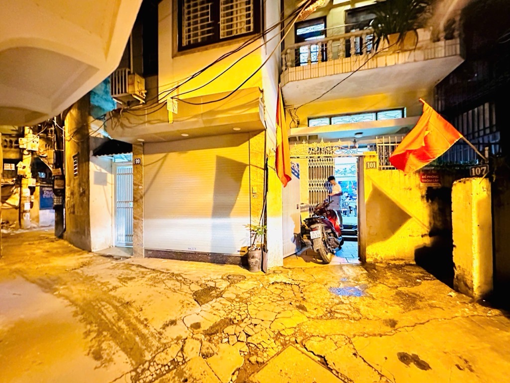 Bán nhà Hào Nam - diện tích 61m2 3 tầng - ngõ rộng ba gác phóng - giá 12,8 tỷ