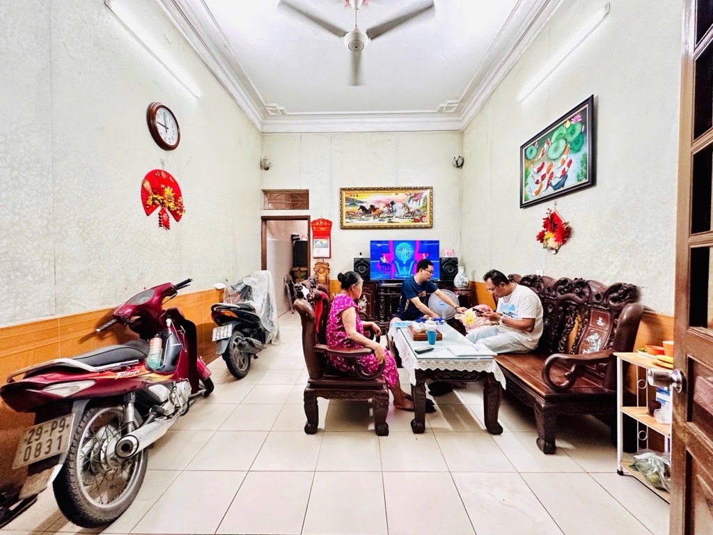 Bán nhà Hào Nam - diện tích 61m2 3 tầng - ngõ rộng ba gác phóng - giá 12,8 tỷ