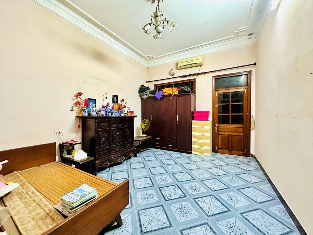 Bán nhà Hào Nam - diện tích 61m2 3 tầng - ngõ rộng ba gác phóng - giá 12,8 tỷ