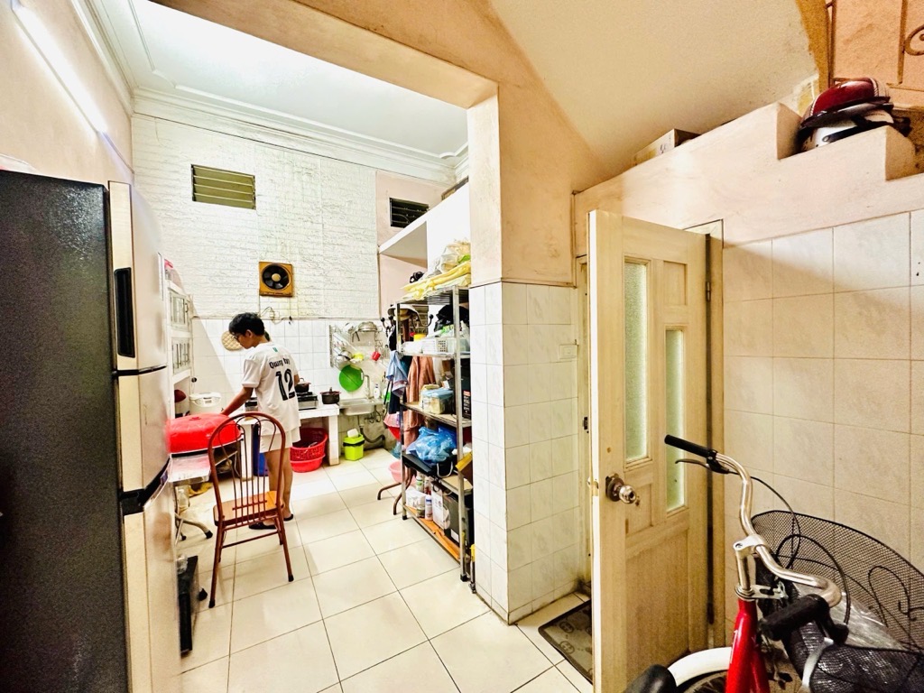 Bán nhà Hào Nam - diện tích 61m2 3 tầng - ngõ rộng ba gác phóng - giá 12,8 tỷ