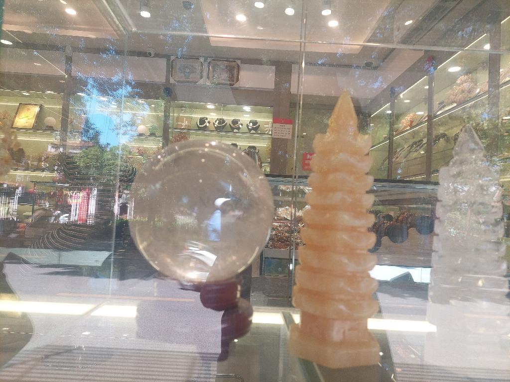 Bán nhà Quốc Tử Giám - diện tích 37,4m2 2 tầng - Lô góc, kinh doanh sầm uất - giá 18,7 tỷ