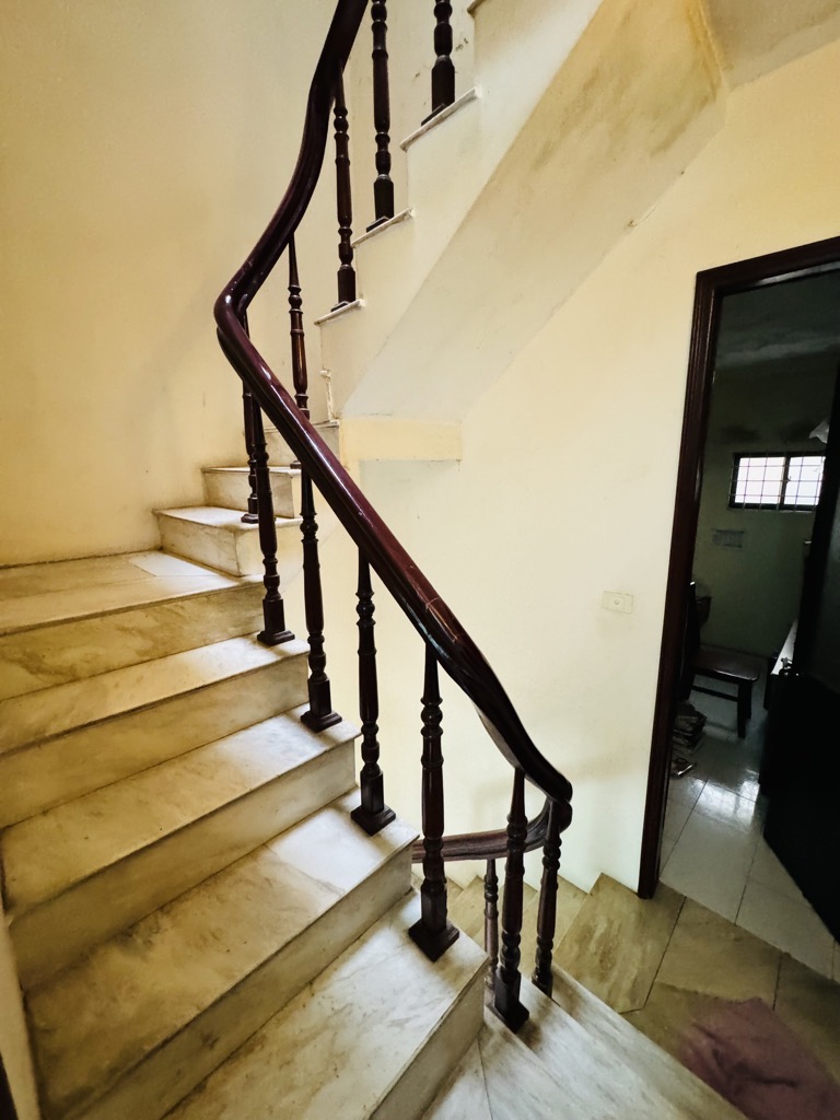 Bán nhà Thịnh Hào 1 - diện tích 25m2 4 tầng - Ô tô nhỏ đỗ cửa - giá 9 tỷ