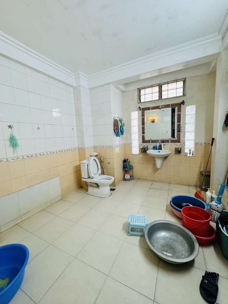 Bán nhà Thịnh Hào 1 - diện tích 25m2 4 tầng - Ô tô nhỏ đỗ cửa - giá 9 tỷ