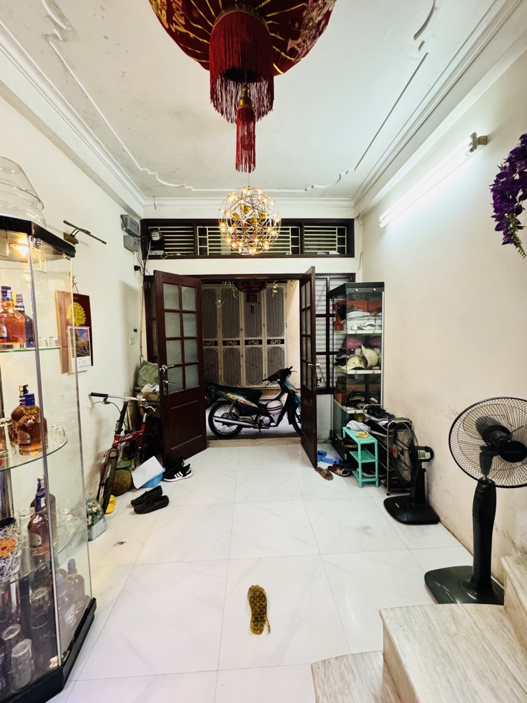 Bán nhà Thịnh Hào 1 - diện tích 25m2 4 tầng - Ô tô nhỏ đỗ cửa - giá 9 tỷ