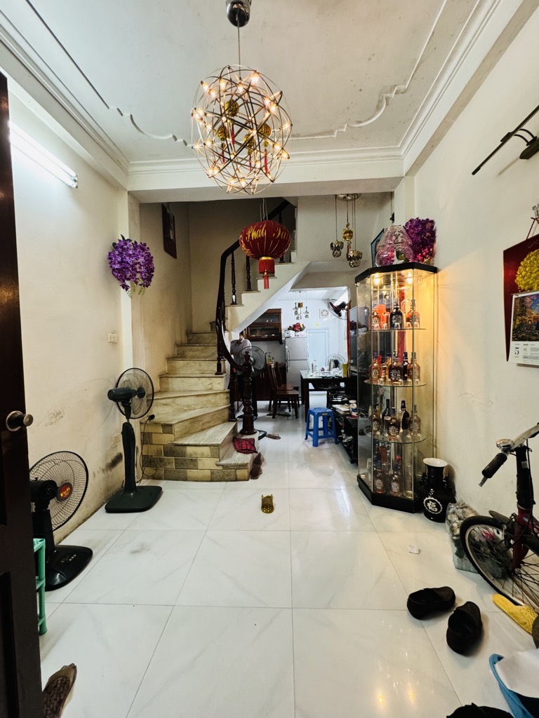 Bán nhà Thịnh Hào 1 - diện tích 25m2 4 tầng - Ô tô nhỏ đỗ cửa - giá 9 tỷ