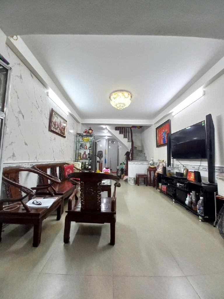 Bán nhà Giáp Bát - diện tích 35.5m2 3 tầng - gần chợ, trường tiện ích bạt ngàn - giá 2,9 tỷ