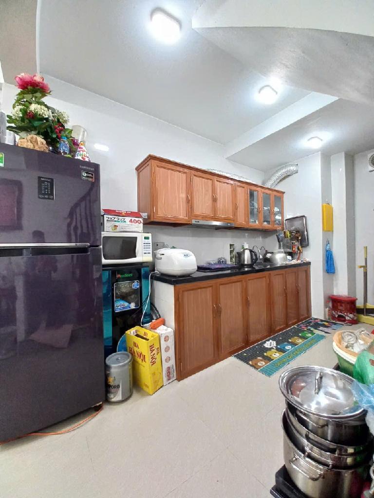 Bán nhà Giáp Bát - diện tích 35.5m2 3 tầng - gần chợ, trường tiện ích bạt ngàn - giá 2,9 tỷ